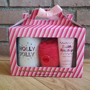 Simple Pleasures Boxset: Cozy Fluffy Socks, Hand Cream & Mug - Picture 1 of 5