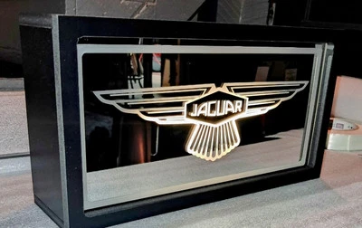 Letrero iluminado LED con logotipo alado con espejo y control remoto JAGUAR  Foto 1 de 4