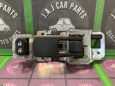 2009 PONTIAC TORRENT MAÇANETA INTERNA LATERAL DIREITA FABRICANTE DE EQUIPAMENTO ORIGINAL - Imagem 1 de 4