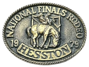 Hebilla de cinturón de rodeo 1979 latón, finales nacionales NFR, quinta edición de colección de Hesston - Imagen 1 de 5