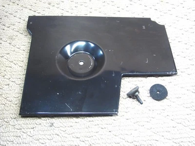 Cubierta inferior de bandeja de goteo para máquina de coser SINGER 221 peso pluma vintage con tornillo Foto 1 de 2