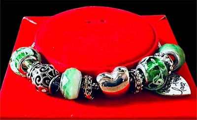 NUEVO EN CAJA PULSERA GLAM & GLOW LIVE RISE LOVE HEART PLATA Y VERDE CRISTAL CON CUENTAS Foto 1 de 4