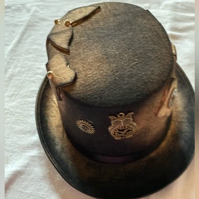 Sombrero Steampunk Negro con Acentos Dorados Halloween, Juegos con disfraces y Eventos Foto 1 de 4