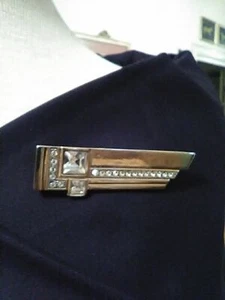 VINTAGE GOLDEN PIN BROOCH DECO RHINESTONE STUDDED BAR PIN - Picture 1 of 2