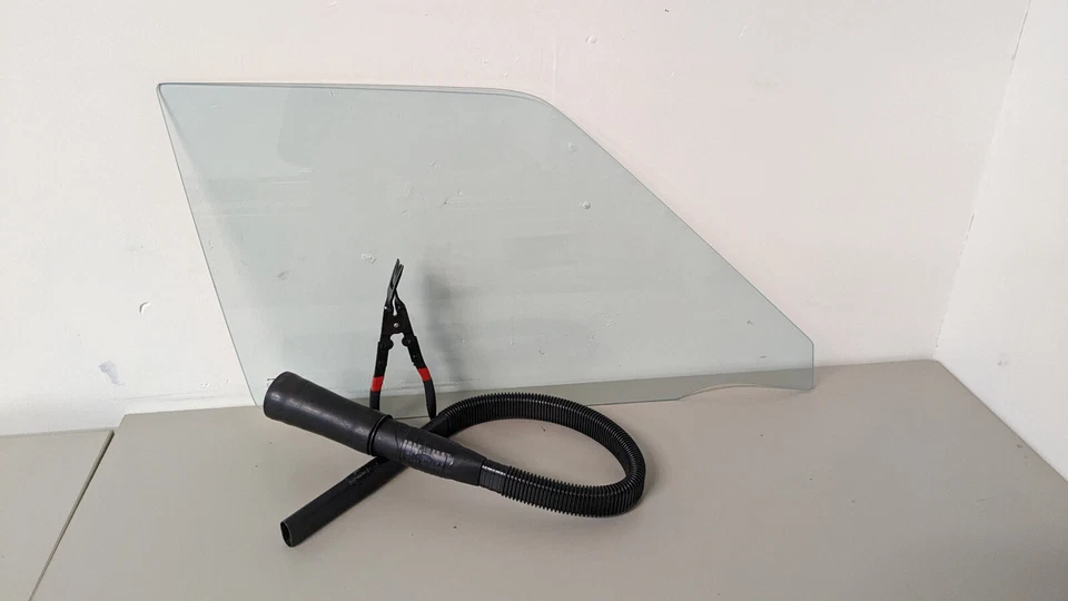 Vidrio delantero derecho para Toyota Corolla 1980-1981 4 puertas camioneta lado pasajero Foto 1 de 2