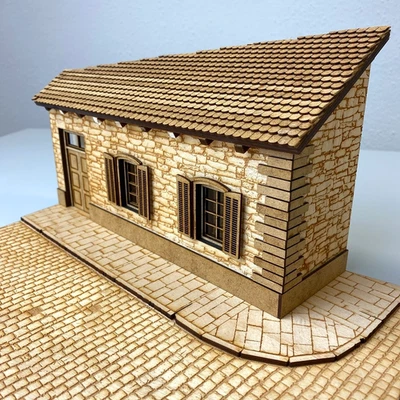 Haus mit Mauerwerk und Straße 1:35 - Laser Cut Bausatz aus Holz zum selberbauen - Bild 1 von 4