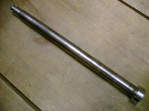 Eje trasero Yamaha 75 DT250 Enduro DT360 DT400 vintage DT 250 75 76 - Imagen 1 de 3