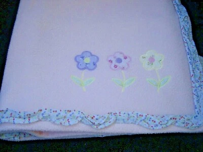 Manta infantil Kidsline rosa polar floral con volantes apliques flores Foto 1 de 4