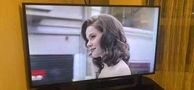 Sony Bravia KDL32RE403 48" HD Ready HDR Television - Image 1 of 3