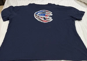 Mens Fanatics MLB Navy Blue Chicago Cubs American Flag Logo T-Shirt Size 3XL USA - Picture 1 of 7