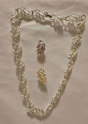 Collar y pendientes Napier vintage años 90 diseño hoja plata - enchapados en rodio Foto 1 de 4