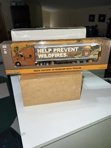 Greenlight 1/64 Smokey Bear Mack Anthem 18 Wheeler With Trailer - Picture 1 of 3