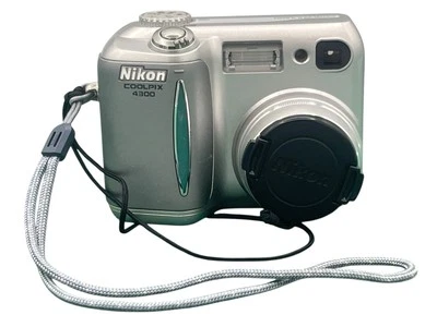 Nikon Digital Camera Coolpix 4300 4.0MP Silver - Image 1 of 4