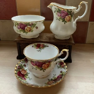 Taza y platillo Royal Albert Old Country Roses jarra de leche y azucarero - Imagen 1 de 16