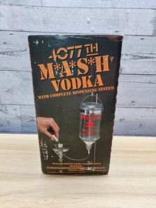 Vintage 4077th Mash I.V. TROPFWODKA SPENDER - HAWKEYE DISTILLERY - LEERE FLASCHE - Bild 1 von 12