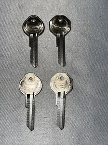 4-GM Briggs and Stratton Chevy Buick Pontiac Oldsmobile NOS KEY BLANKS 1955-1966 - Bild 1 von 2