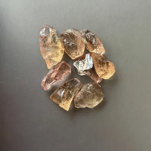 Berilo amarillo rosado facetado áspero de Madagascar @ 70,50 cts - Imagen 1 de 6
