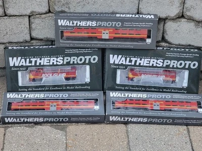 WALTHERS PROTO Rock Island Commuter F7 AA Set w/ 3 cars DCC / Sound HO scale - Image 1 of 4