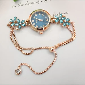 Trendy Women's Watch with Flower Design and Adjustable Digital Bracelet - Picture 1 of 19