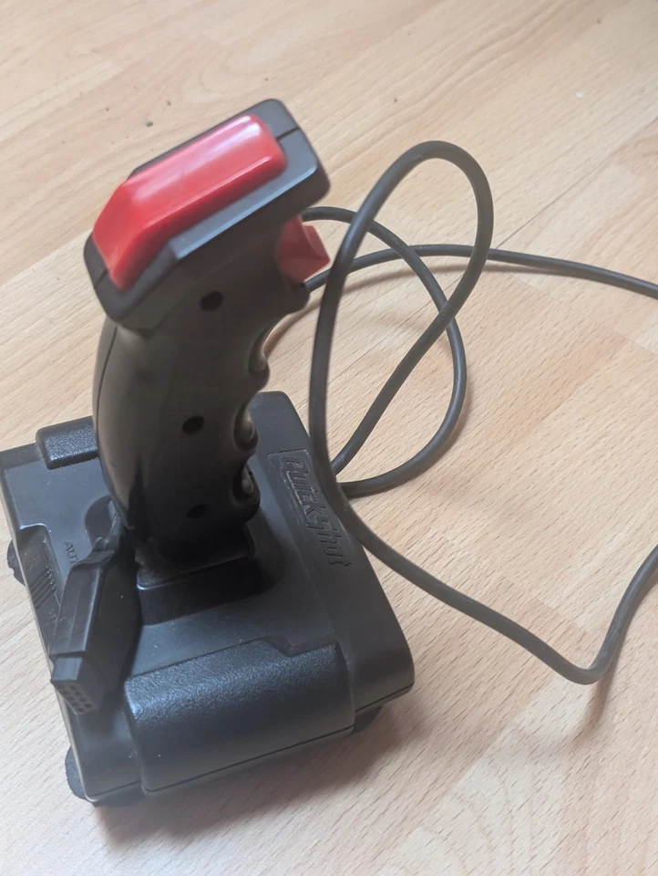 QuickShot II Plus Joystick für z.B. Commodore C64 - Bild 1 von 1