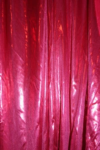 Lujo Rojo Brillante Líquido Elastizado Tejido 3 1/8 yardas Pieza / 48" de Ancho - Imagen 1 de 2