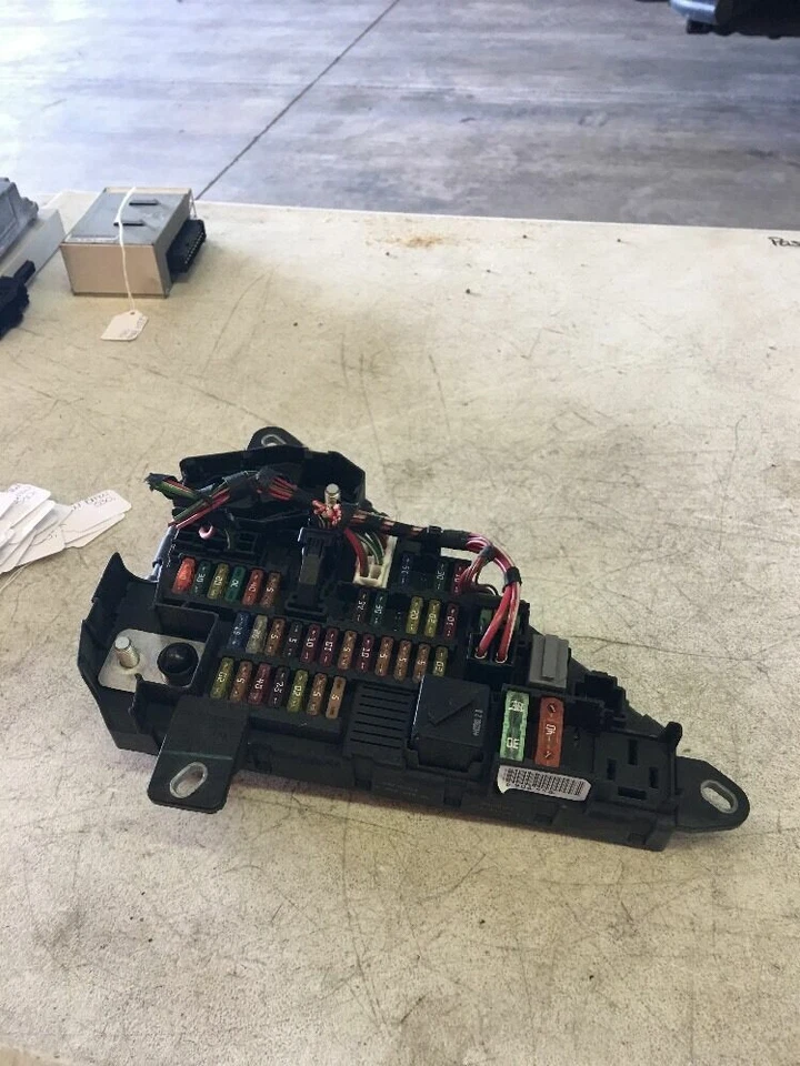 BMW 530i 2004-MÓDULO RELÉ CAJA DE FUSIBLES OEM Foto 1 de 1