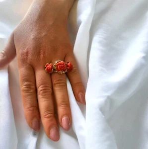 Anello con rose in corallo rosso naturale - Foto 1 di 8