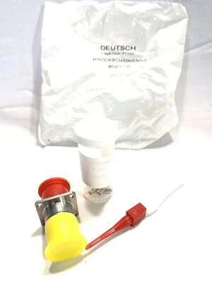 TE DEUTSCH 983 Series Circular Square Flange 5 Place Connector BACC63CN1005SNA - Image 1 of 4