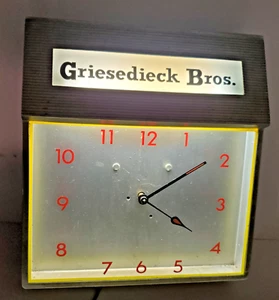 Vintage Griesedieck Brothers Beer Lighted Electric Clock Advertising Bar Light - Picture 1 of 8