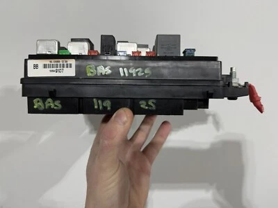 OEM 2008-2011 BUICK LUCERNE CADILLAC DTS REAR FUSE BOX UNDER SEAT 13599107 - Image 1 of 4