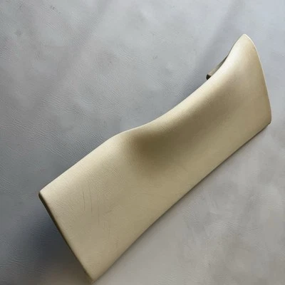 00-05 Cadillac Deville LT бежевый коленный валик нижняя колонна приборная панель отделочная панель изготовитель оборудования - Изображение 1 из 4