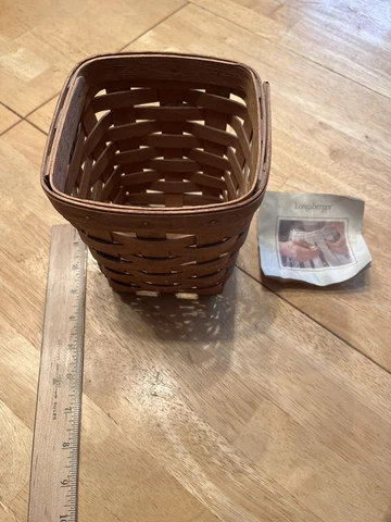 LONGABERGER TALL TISSUE  BASKET, 1998 Cover