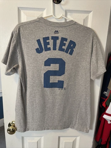Derek Jeter New York Yankees baseball Majestic Men’s gray shirt size medium Cover