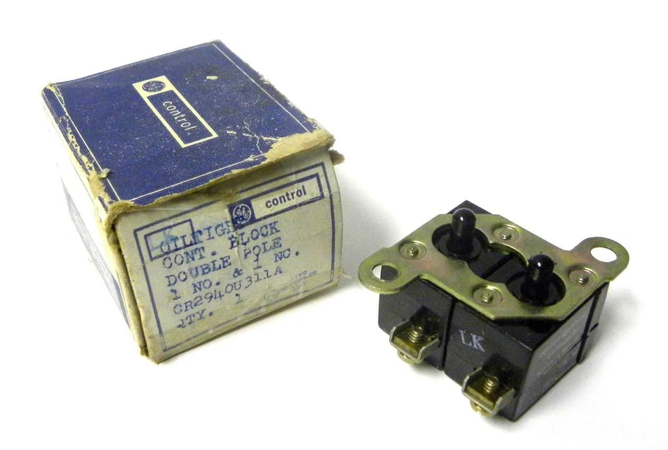 New General Electric GE CR294OU311A Oil-tight Contact Block 2-Pole 1 NO. & 1 NC. - Image 1 of 1