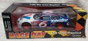 Racing Champions 1998 Edition Mark Martin Valvoline #6 1:24 Die Cast Replica NOB - Picture 1 of 9