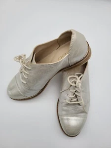Aldo Leather Women size 6 metallic light silver Oxford Flats lace up shoes - Picture 1 of 14
