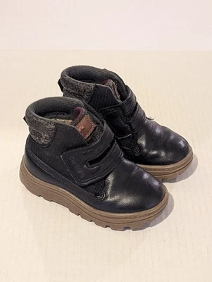 Botas negras al tobillo Carter's talla 6M niño niña  Foto 1 de 4