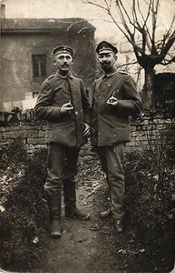 1. WK, Zwei Soldaten in Uniform, mit Pfeife, 1917 - Picture 1 of 1