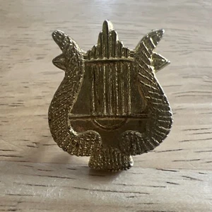 Vintage Band Harp Gold Tone Lapel Hat Pin - Picture 1 of 6