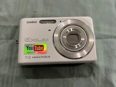 Casio EXILIM ZOOM EX-Z70 7.2MP Digital Camera - white and silver untested - Image 1 of 2