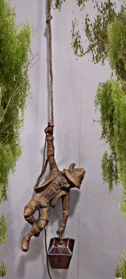 Figura de escalador alemán grande tallada en madera con linterna iluminada y cuerda Foto 1 de 4