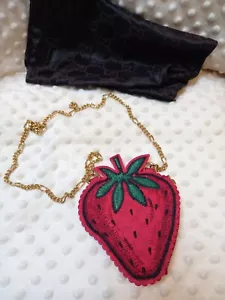 100% Auténtico Gucci Estampado Fresa Collar Estilo Monedero Bolsa - Imagen 1 de 4