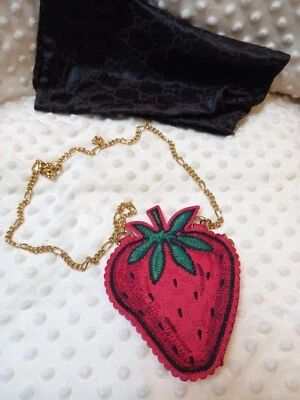 100% Auténtico Gucci Estampado Fresa Collar Estilo Monedero Bolsa Foto 1 de 4