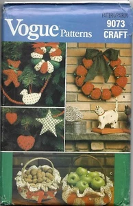 Vogue Weihnachten Bastelmuster 9073 Kranz Baum Rock Ornament Korb Abdeckung UNGESCHNITTEN - Bild 1 von 3