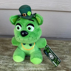 Five Nights at Freddys St Patricks Day Lucky Fredbear Plüschtier Walmart exklusiv 7 Zoll - Bild 1 von 5