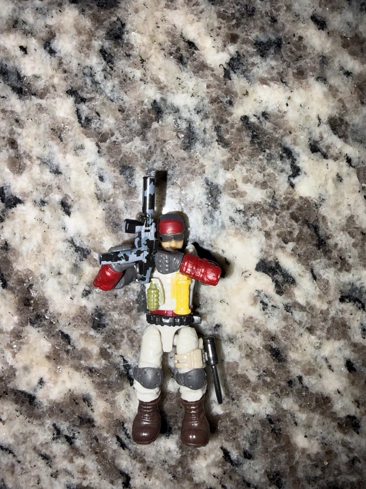 Mega Construx Call Of Duty Warzone Minifigure Solider - Image 1 of 2