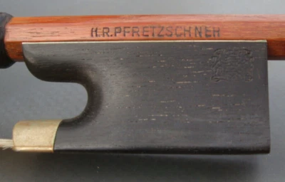 Geigenbogen "H.R. PFRETZSCHNER" & WAPPEN - RAR!! - Bild 1 von 4