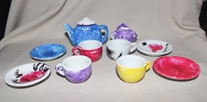 Miniatur Puppenhaus Keramik Teekanne Set 10-teilig (Farbe Kritzeln auf allen) - Bild 1 von 7