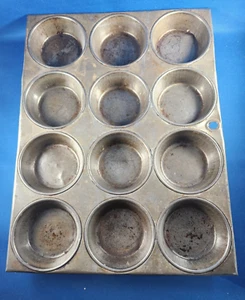 Antique 12 Slot Muffin Tin Cupcake Pan Aluminum - Picture 1 of 8
