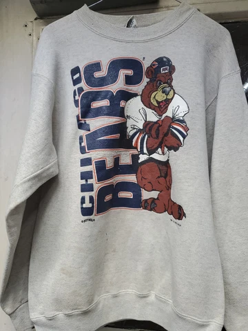 VINTAGE Chicago Bears Crewneck Men’s Size XL Sweatshirt 1995 USA MADE, NUTMEG Cover